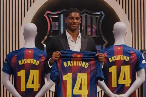  ضمت لاعب الزمالك السابق ومهاجم الهلال.. راشفورد يُزين قائمة "نجوم الـ14" في برشلونة (صور)